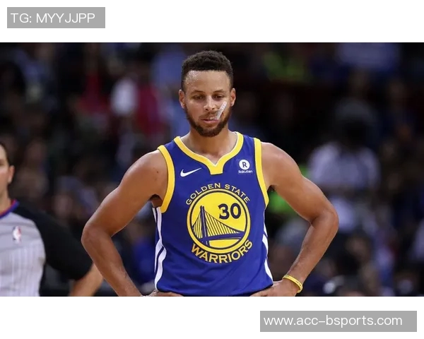 库里右膝髌股关节疼痛综合征确诊球队每日观察状态更新